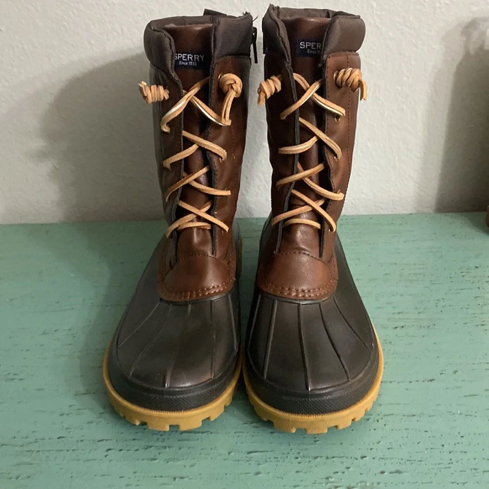 Men Sperry boots SZ 6
